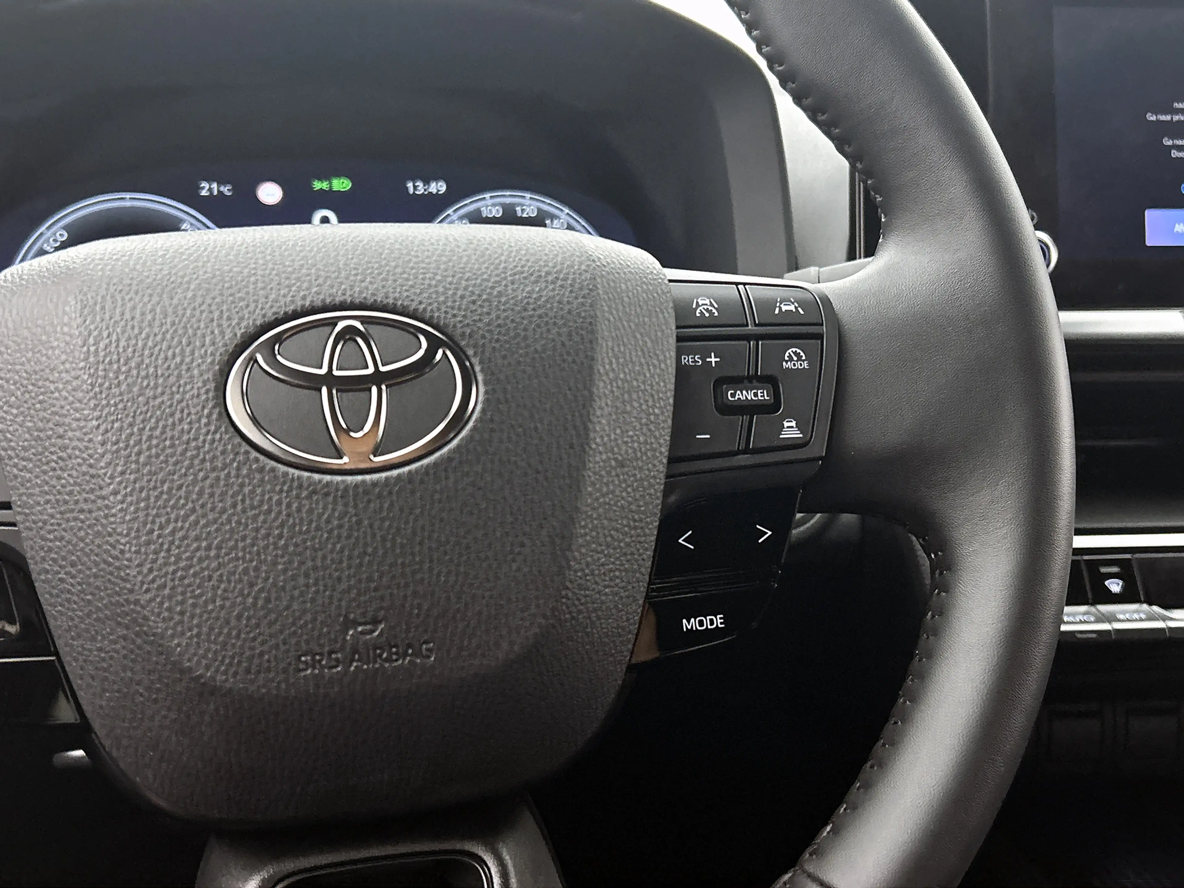 Toyota C-HR 1.8 Hybrid 140 Dynamic | Velgen | Navigatie | Dode — photo 15