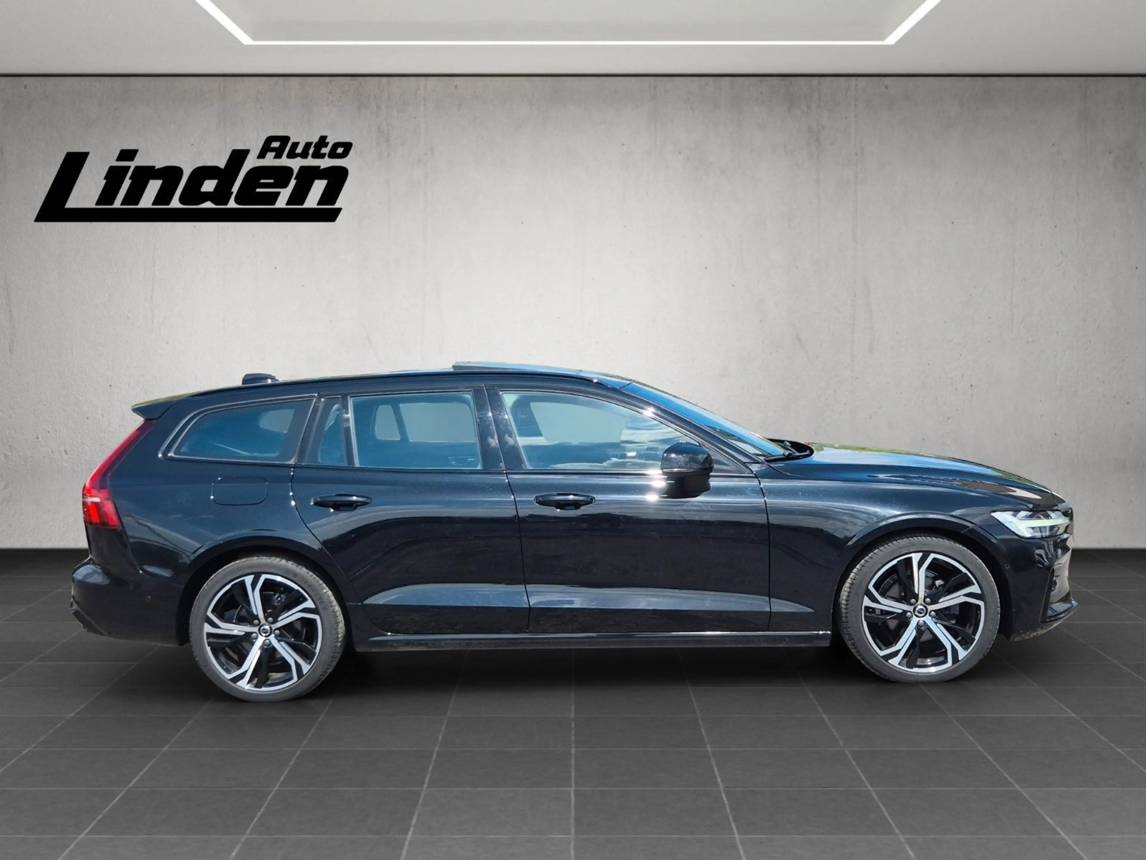 Volvo V60 Ultimate Dark 360 H&K Pano LED 4xSHZ — photo 6