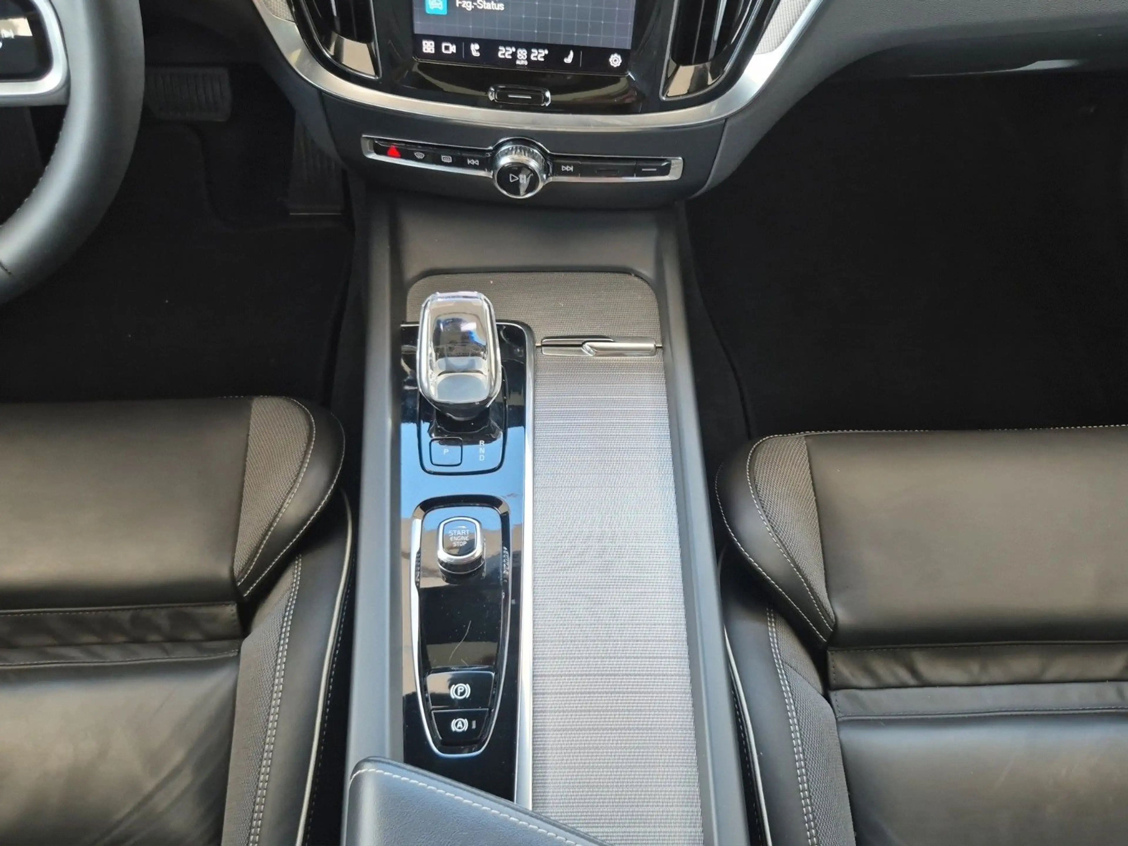 Volvo V60 Ultimate Dark 360 H&K Pano LED 4xSHZ — photo 15