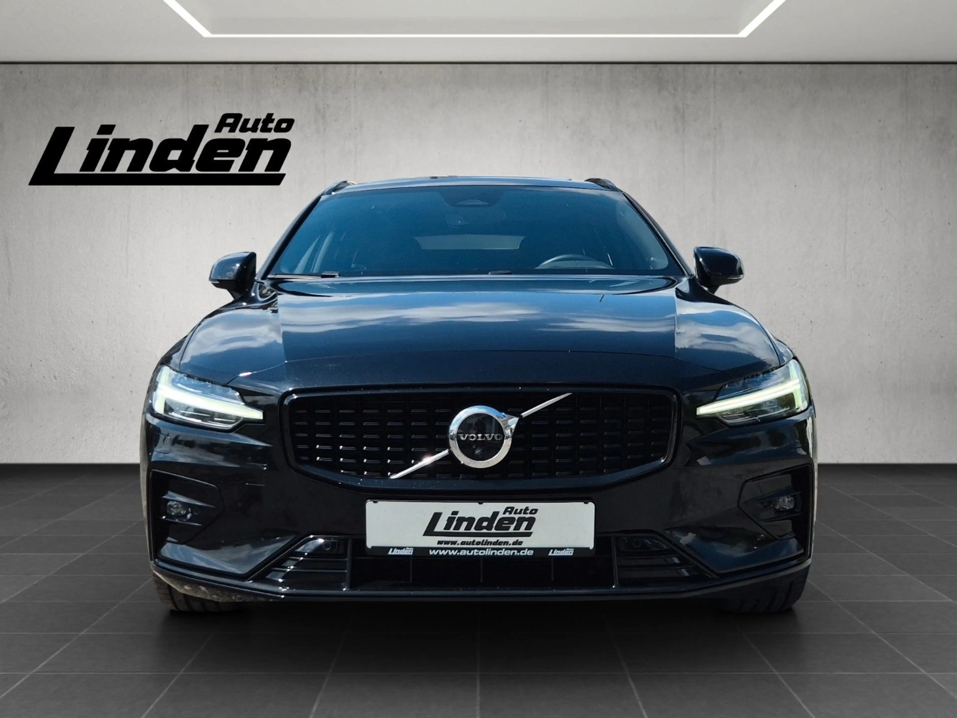 Volvo V60 Ultimate Dark 360 H&K Pano LED 4xSHZ — photo 8