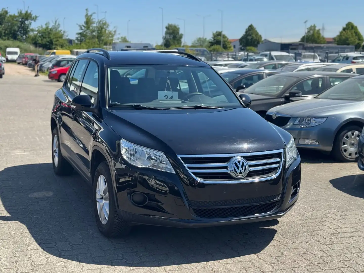 Volkswagen Tiguan Trend & Fun Zwart - 2