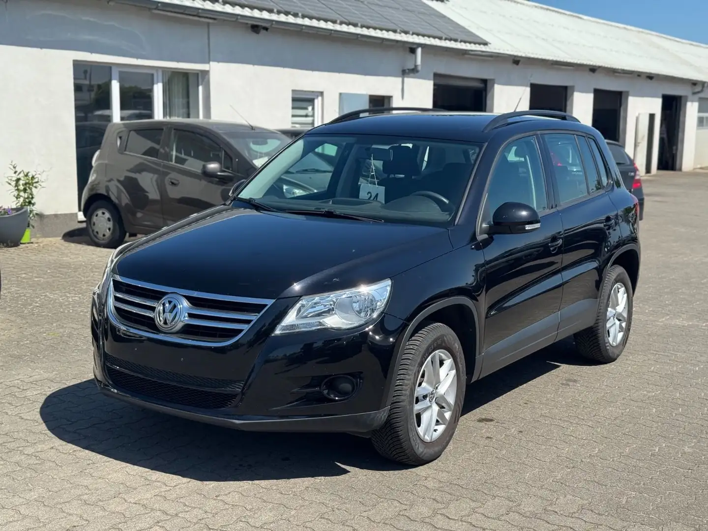 Volkswagen Tiguan Trend & Fun Zwart - 1