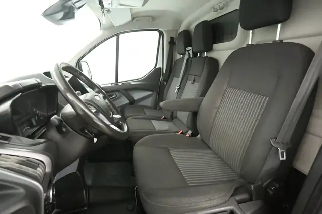 Ford Transit Custom view 10