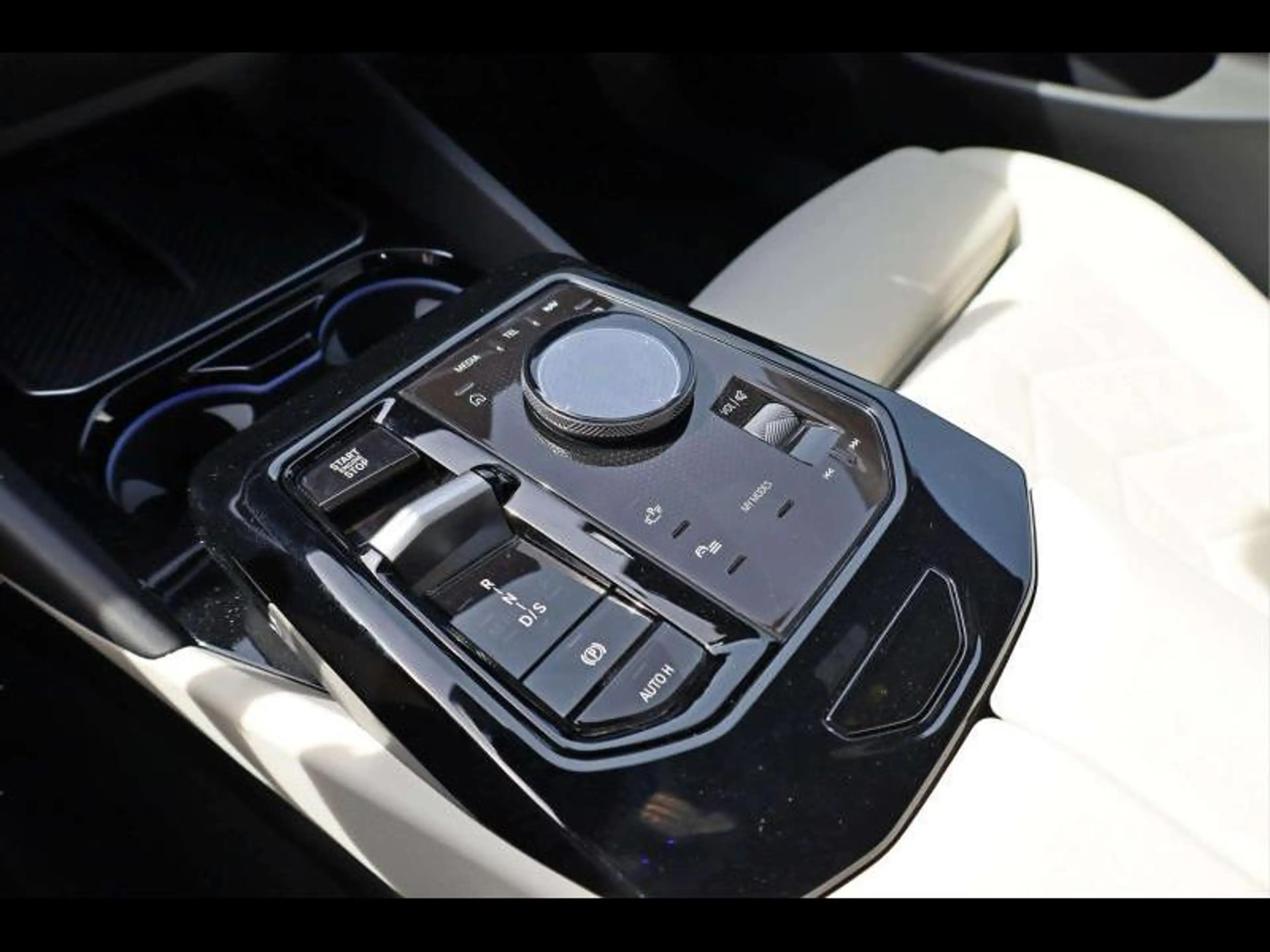 BMW 550 e xDrive Berline Kit M Sport — photo 11