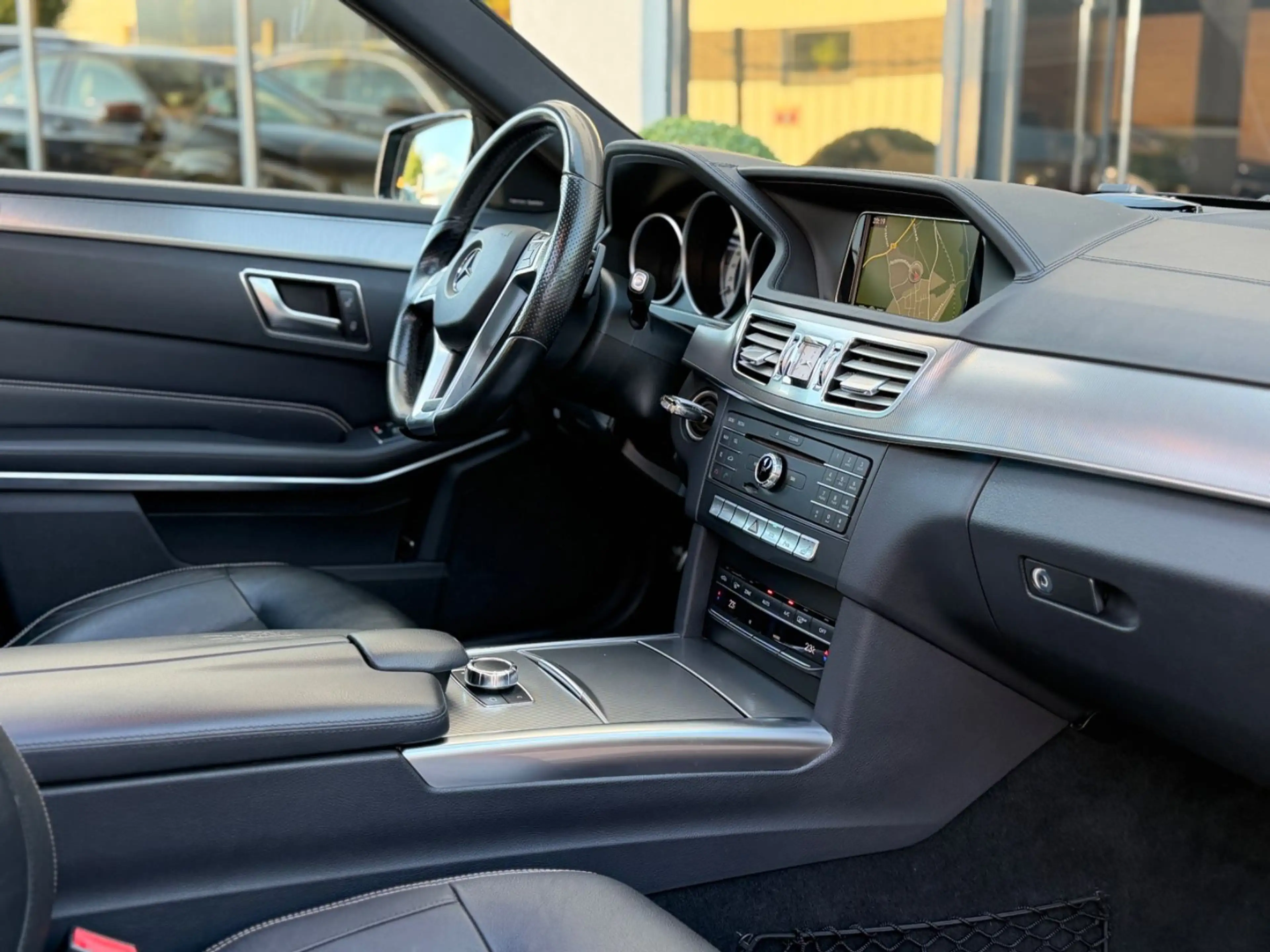 Mercedes-Benz E 350 Limousine BT/AMG Line/Pano/Comand/1-Hand — photo 10