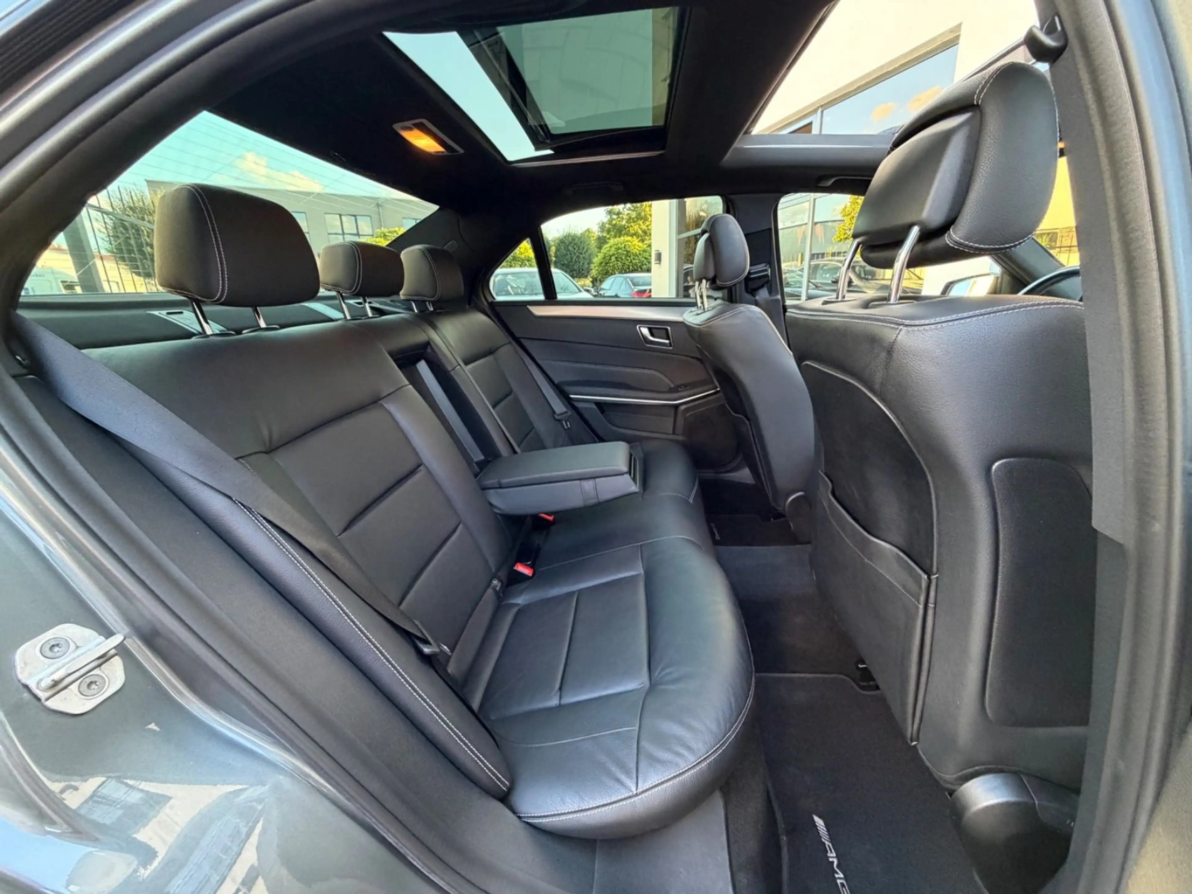 Mercedes-Benz E 350 Limousine BT/AMG Line/Pano/Comand/1-Hand — photo 13