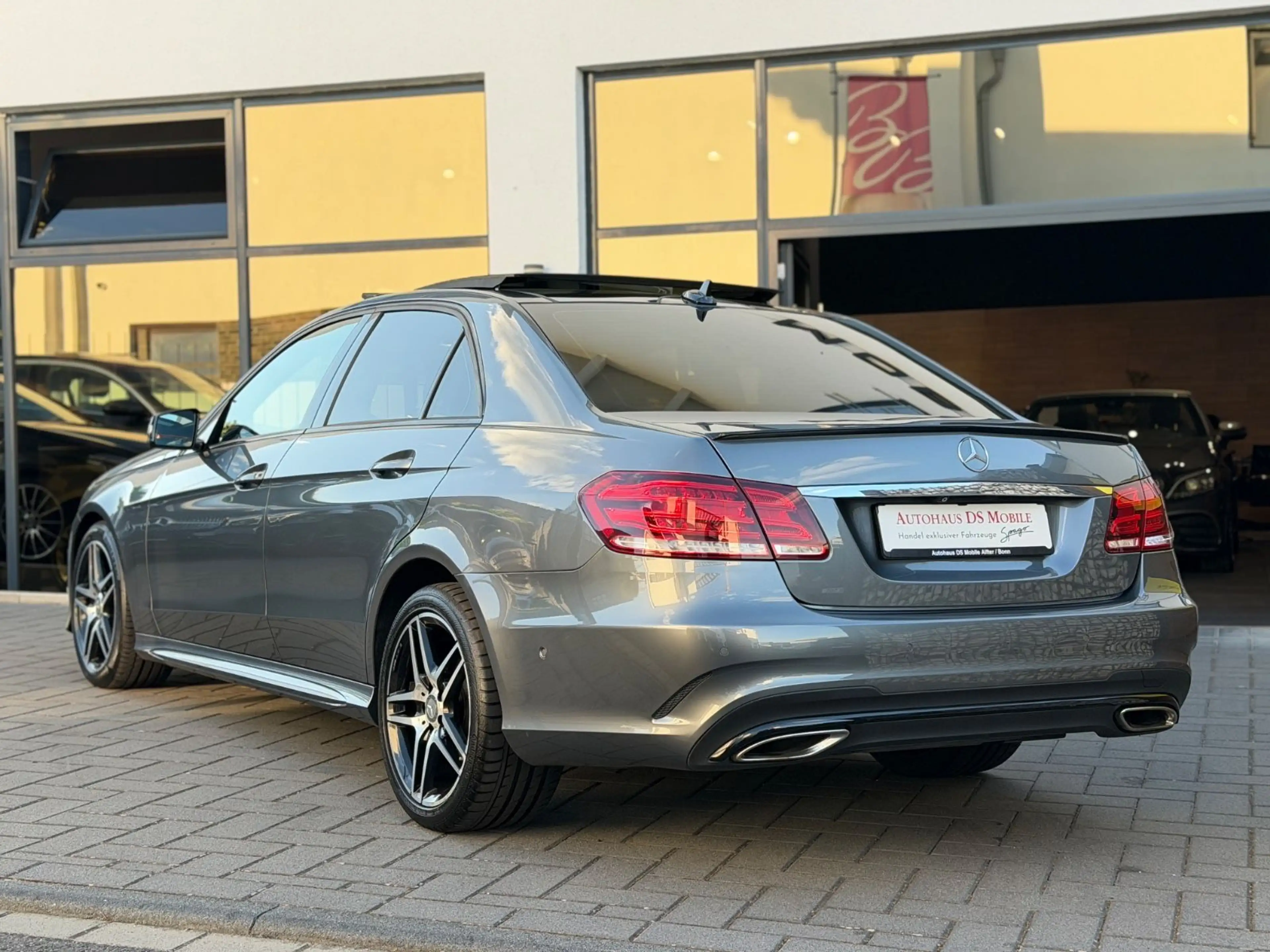 Mercedes-Benz E 350 Limousine BT/AMG Line/Pano/Comand/1-Hand — photo 5