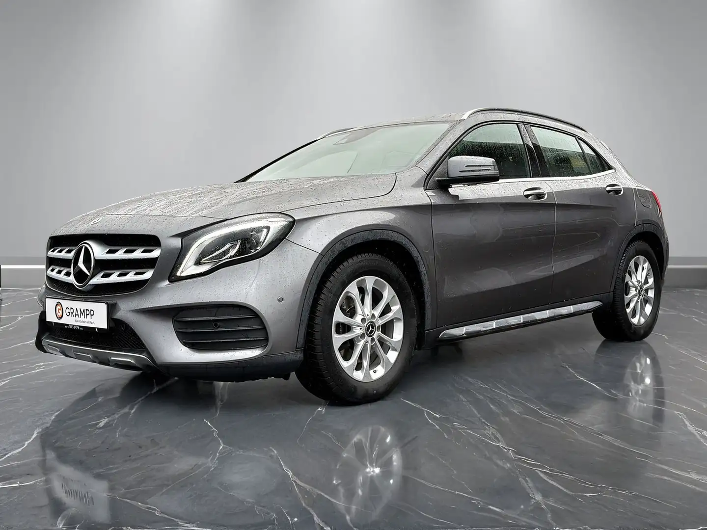Mercedes-Benz GLA 250 AMG Line +LED+ASSISTS+BUSINESS+KEYLESS+ Grijs - 2
