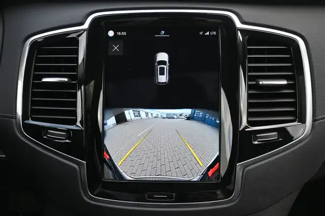 Volvo XC90 view 22
