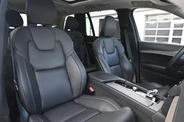 Volvo XC90 view 13