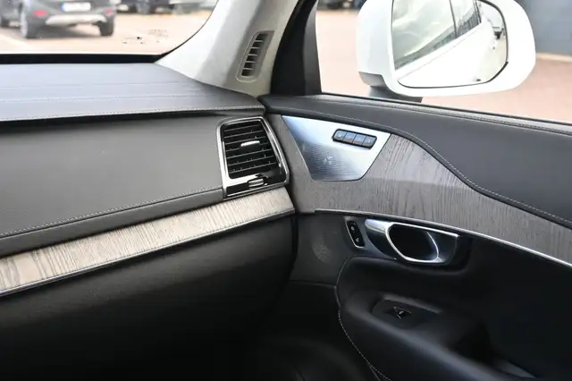 Volvo XC90 view 17