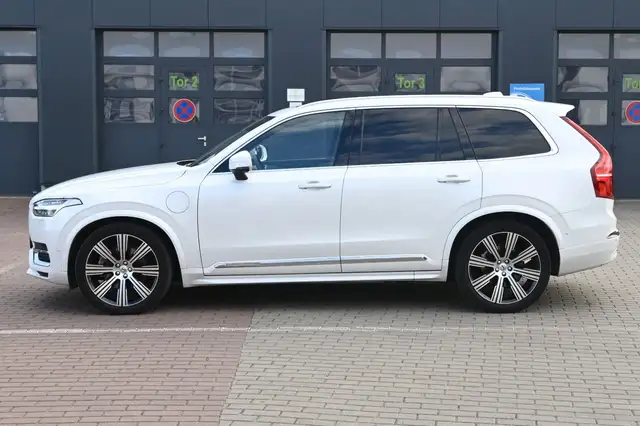 Volvo XC90 view 2