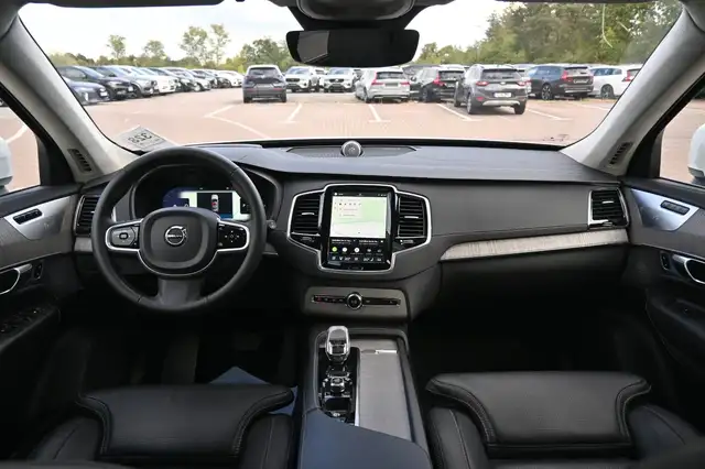 Volvo XC90 view 16
