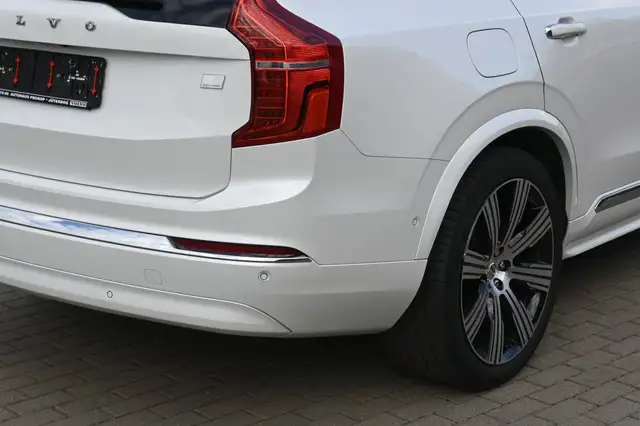 Volvo XC90 view 5