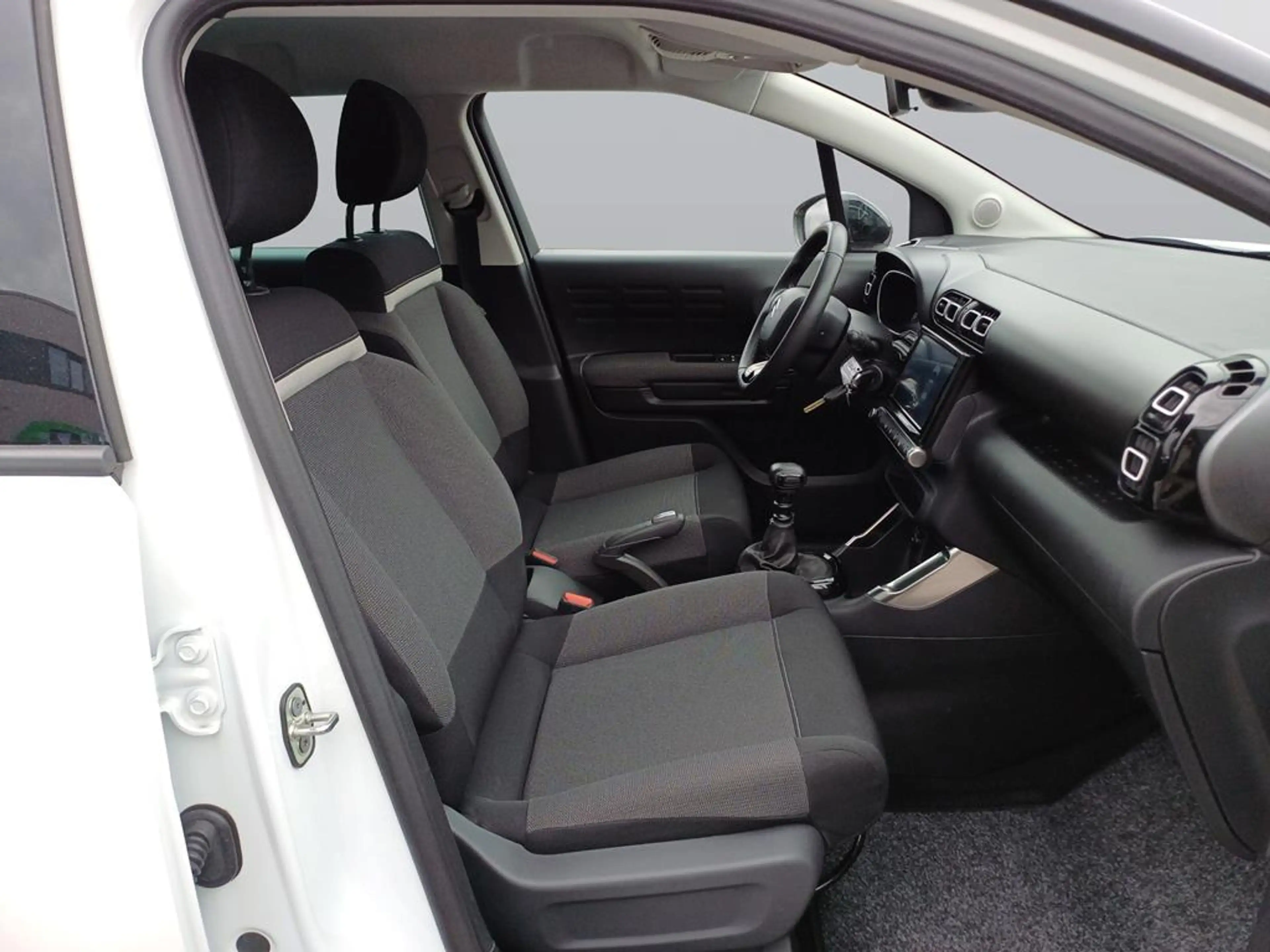Citroen C3 Aircross PureTech 110 S&S Shine — photo 11