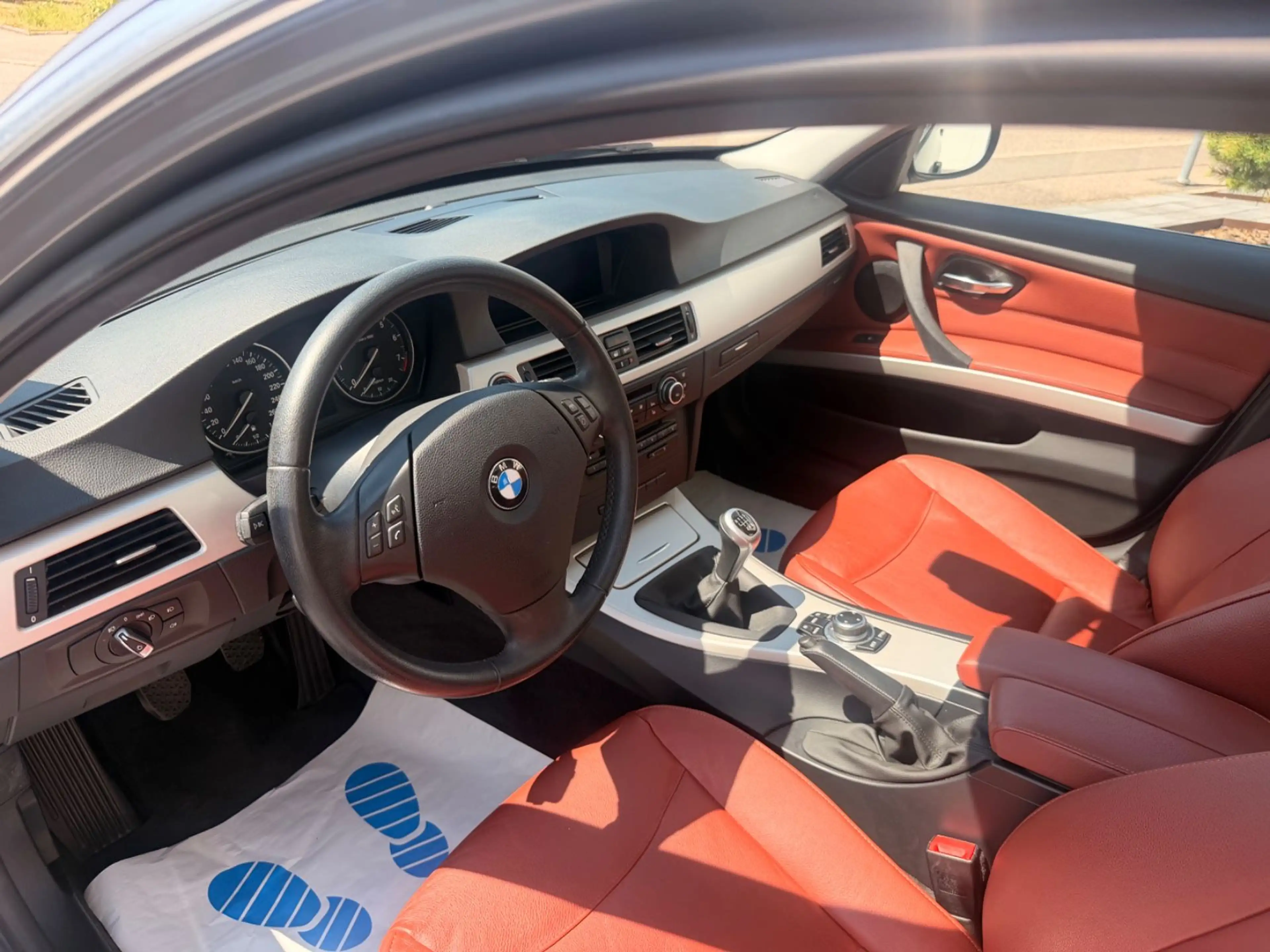 BMW 325 i Touring E91/Schalter/Navi/Leder in Rot — photo 8