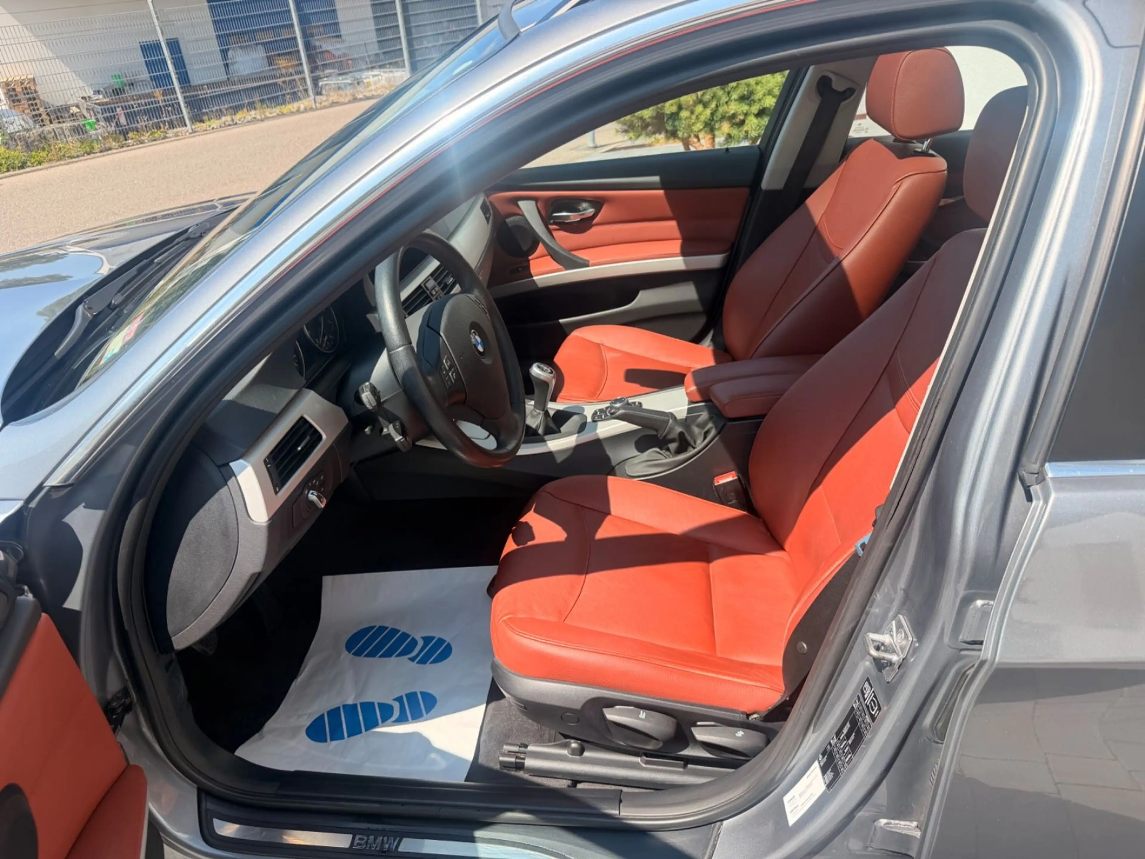 BMW 325 i Touring E91/Schalter/Navi/Leder in Rot — photo 7
