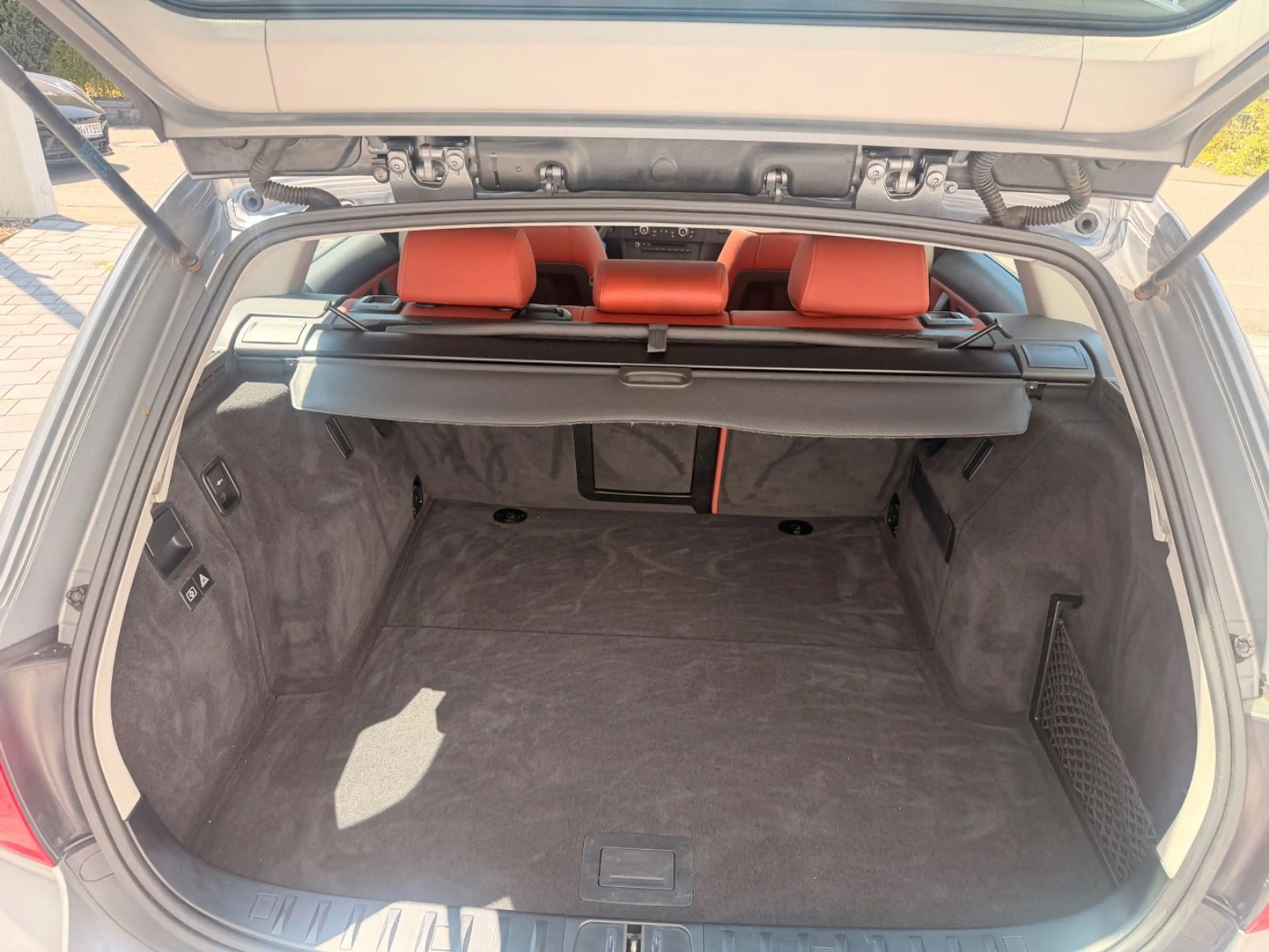 BMW 325 i Touring E91/Schalter/Navi/Leder in Rot — photo 14