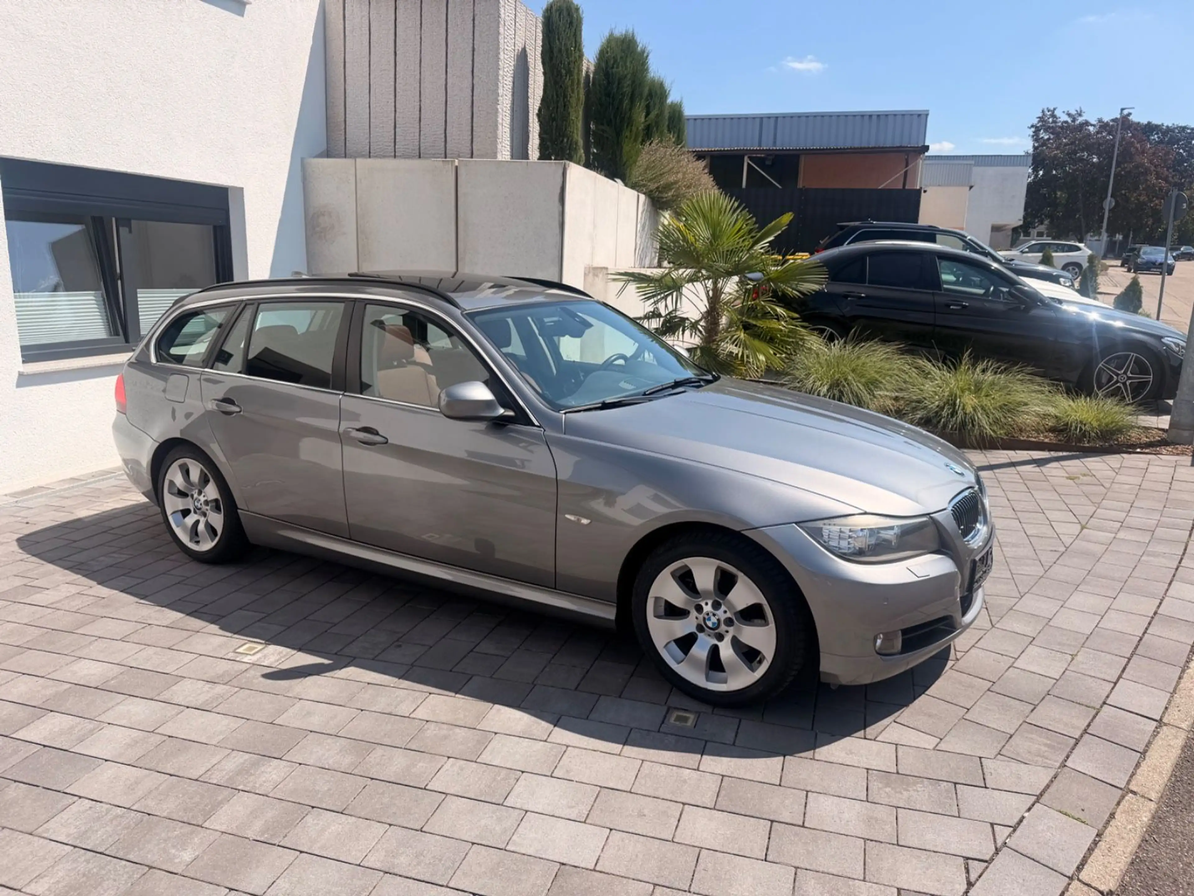 BMW 325 i Touring E91/Schalter/Navi/Leder in Rot — photo 3
