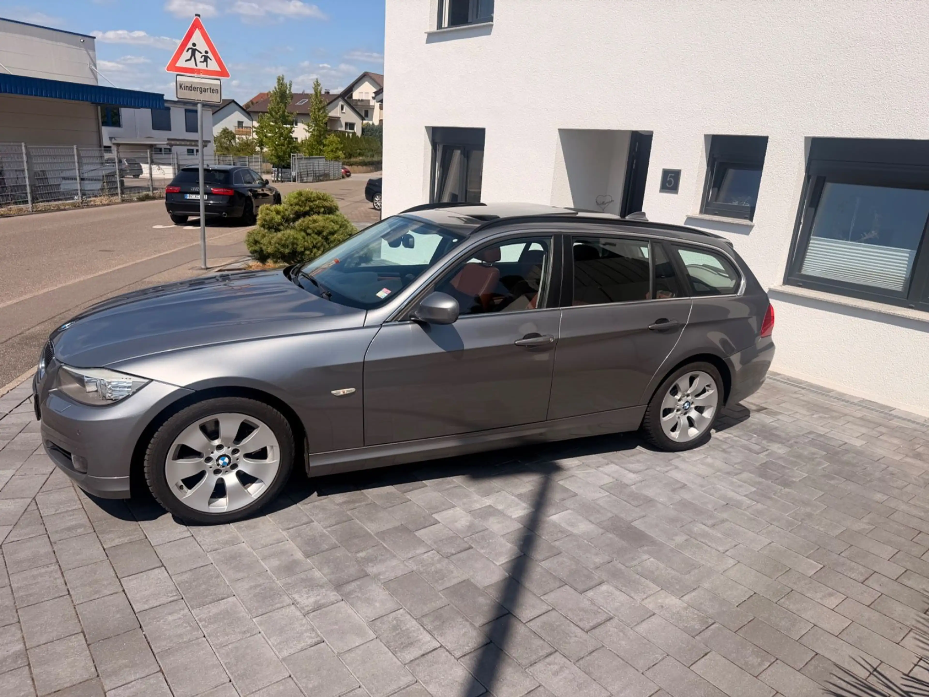BMW 325 i Touring E91/Schalter/Navi/Leder in Rot — photo 5