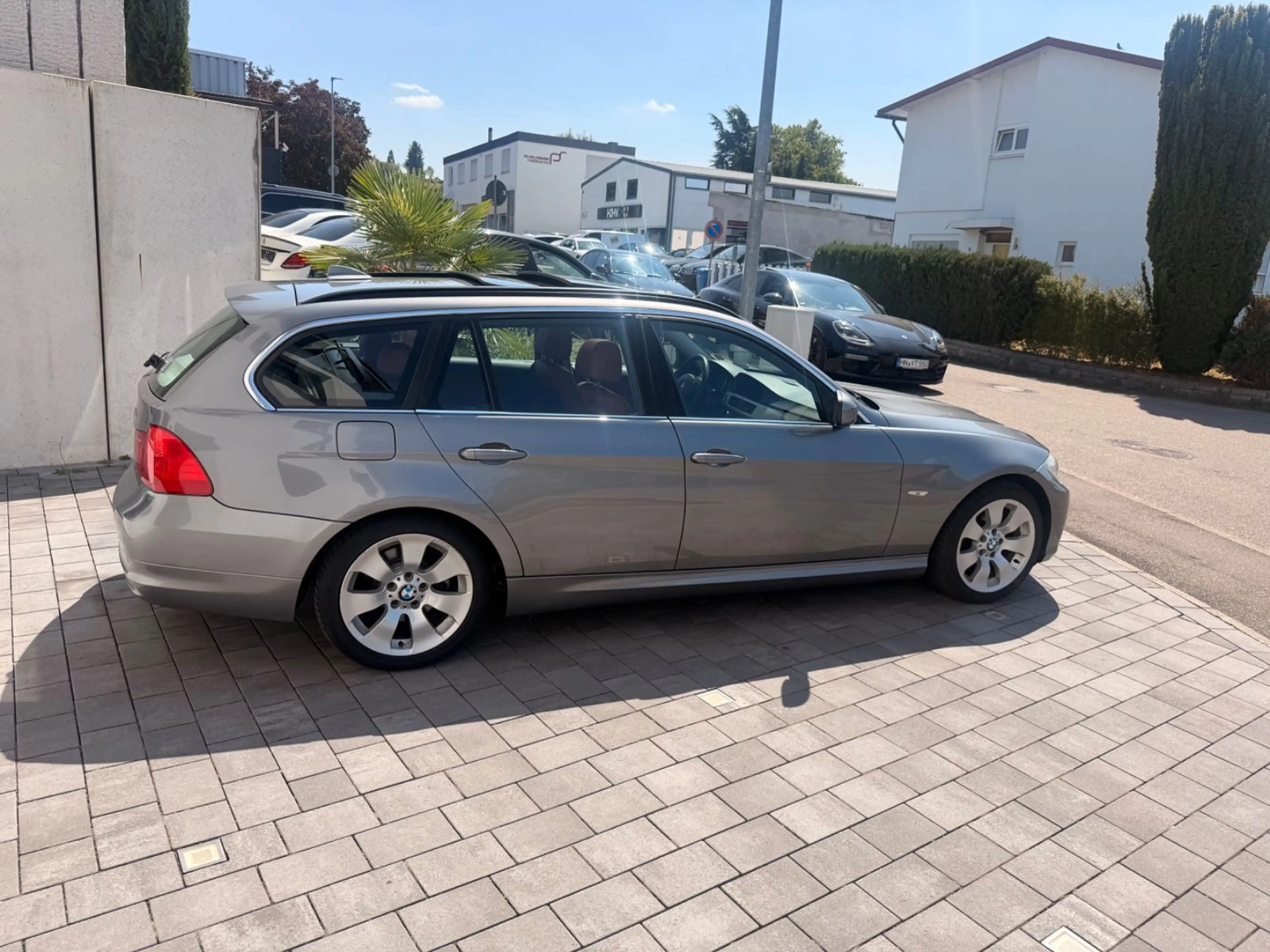 BMW 325 i Touring E91/Schalter/Navi/Leder in Rot — photo 6