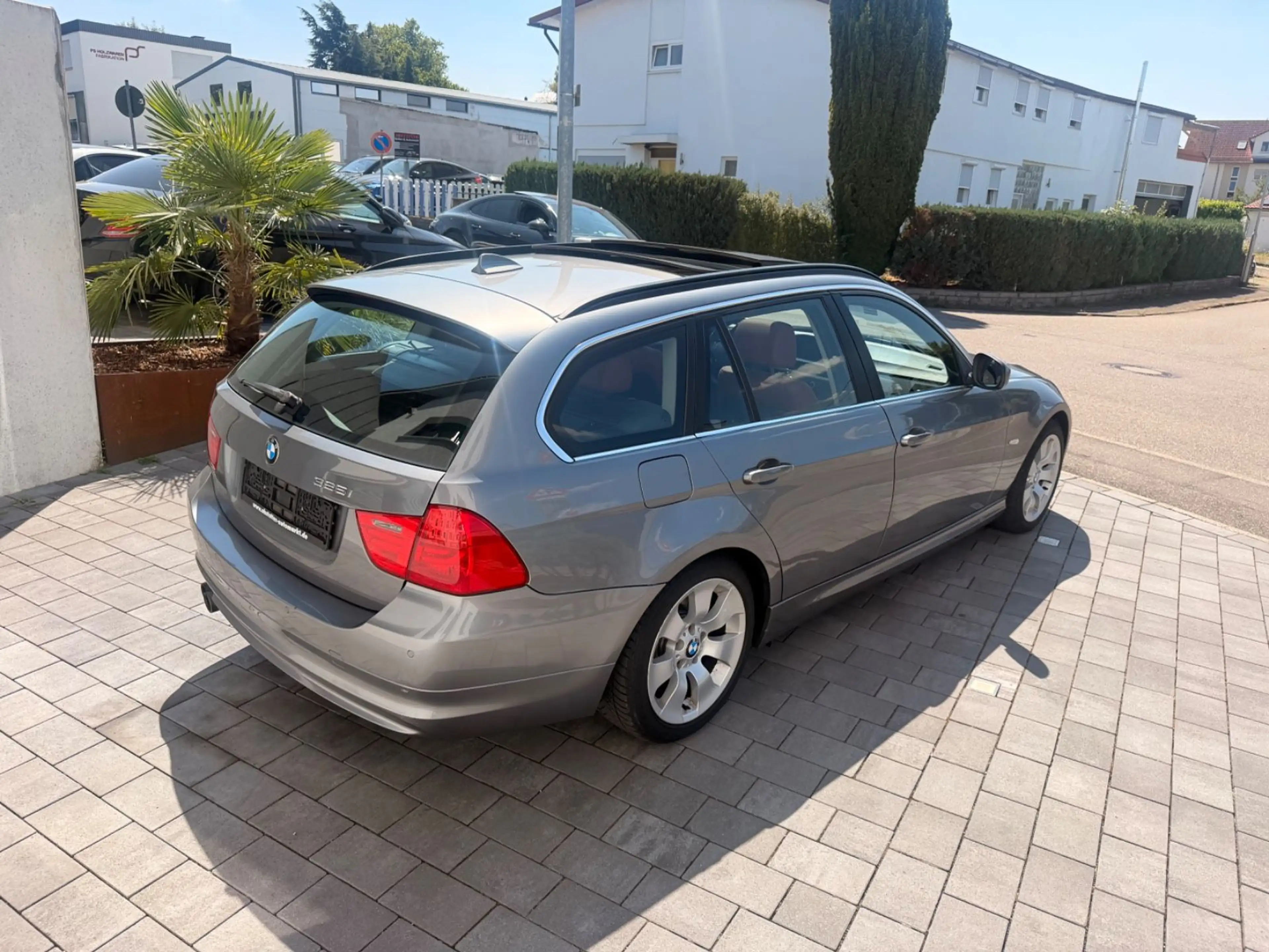 BMW 325 i Touring E91/Schalter/Navi/Leder in Rot — photo 4