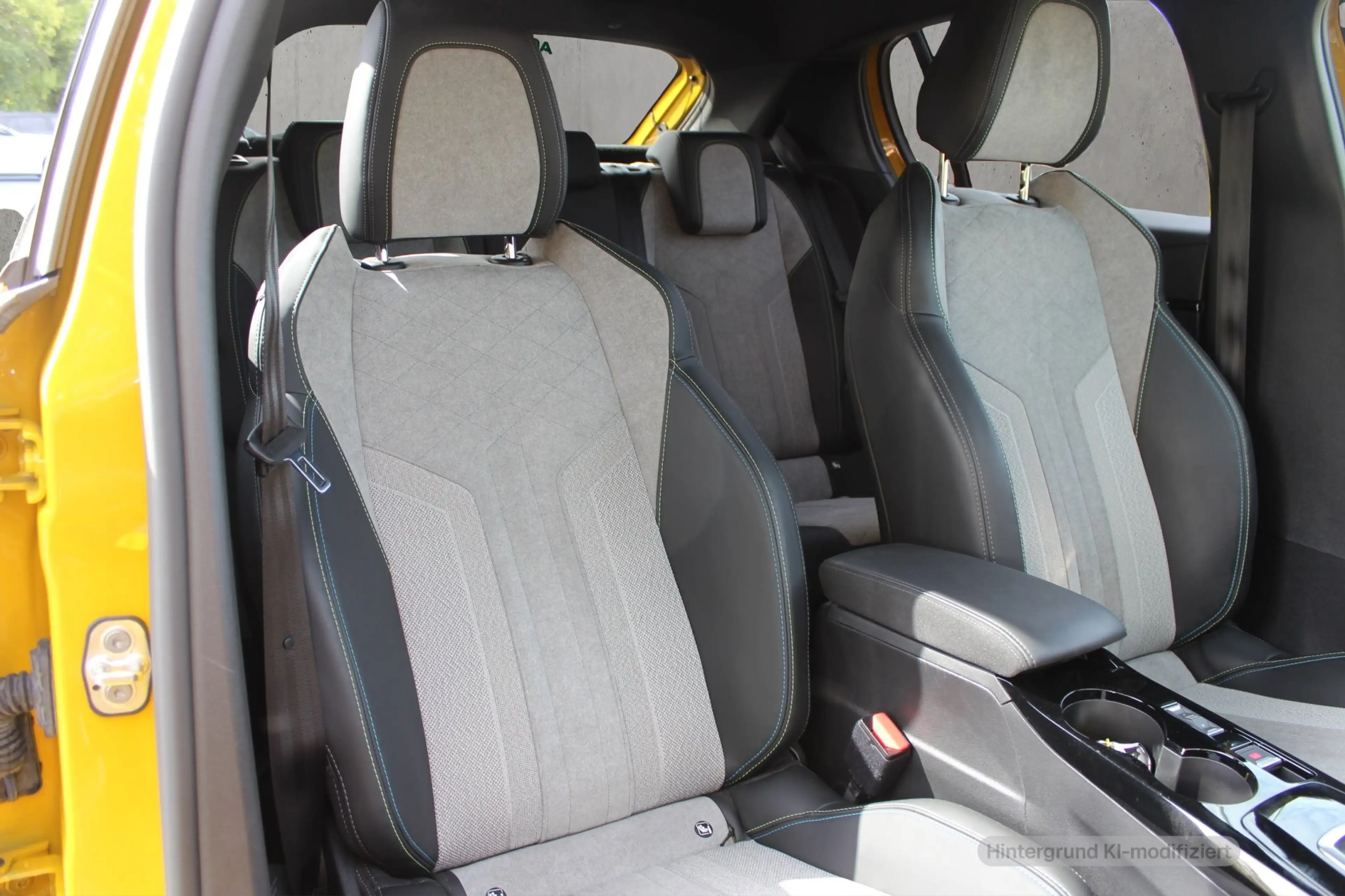 Peugeot e-208 GT — photo 11