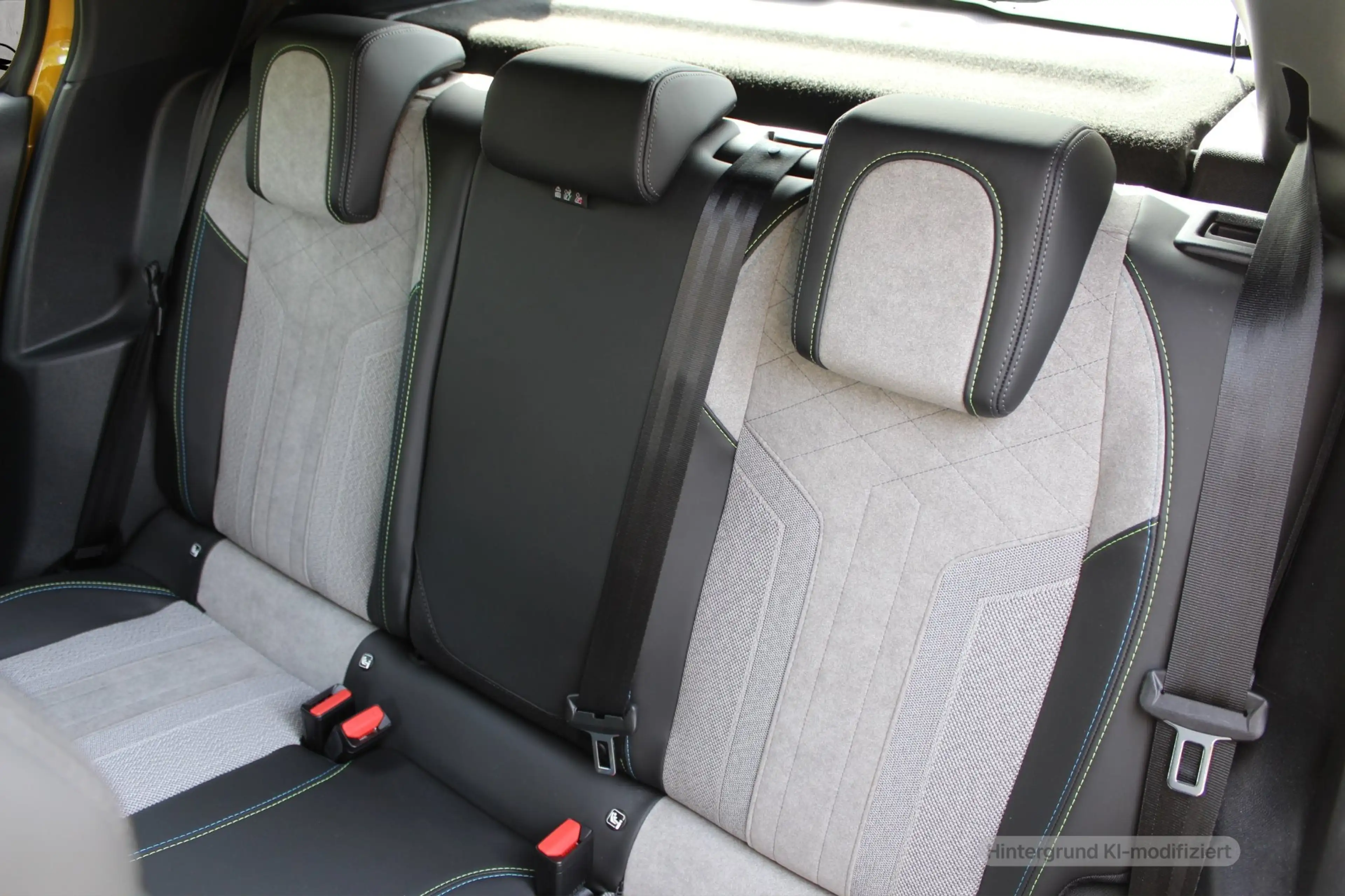 Peugeot e-208 GT — photo 9