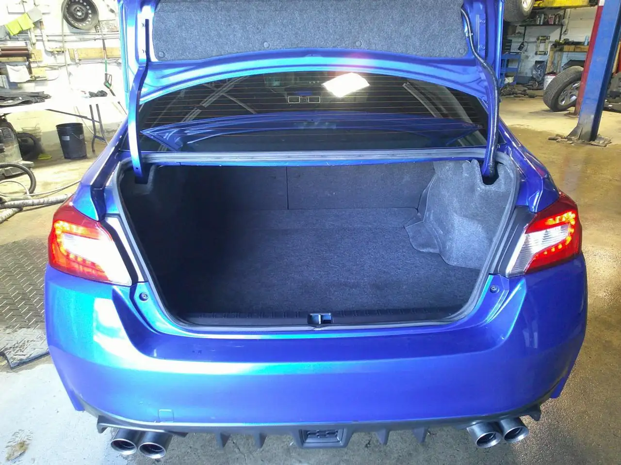 Subaru WRX снимка Subaru WRX
