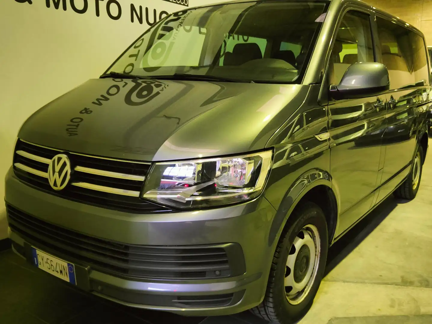 Volkswagen T6 Caravelle T6 CARAVELLE 2.0TDI 150CV DOPPIA PORTA EURO6 Grijs - 2