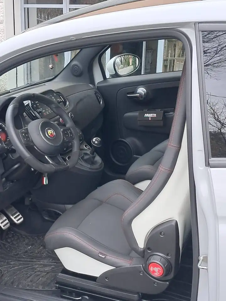 Abarth 695 2022