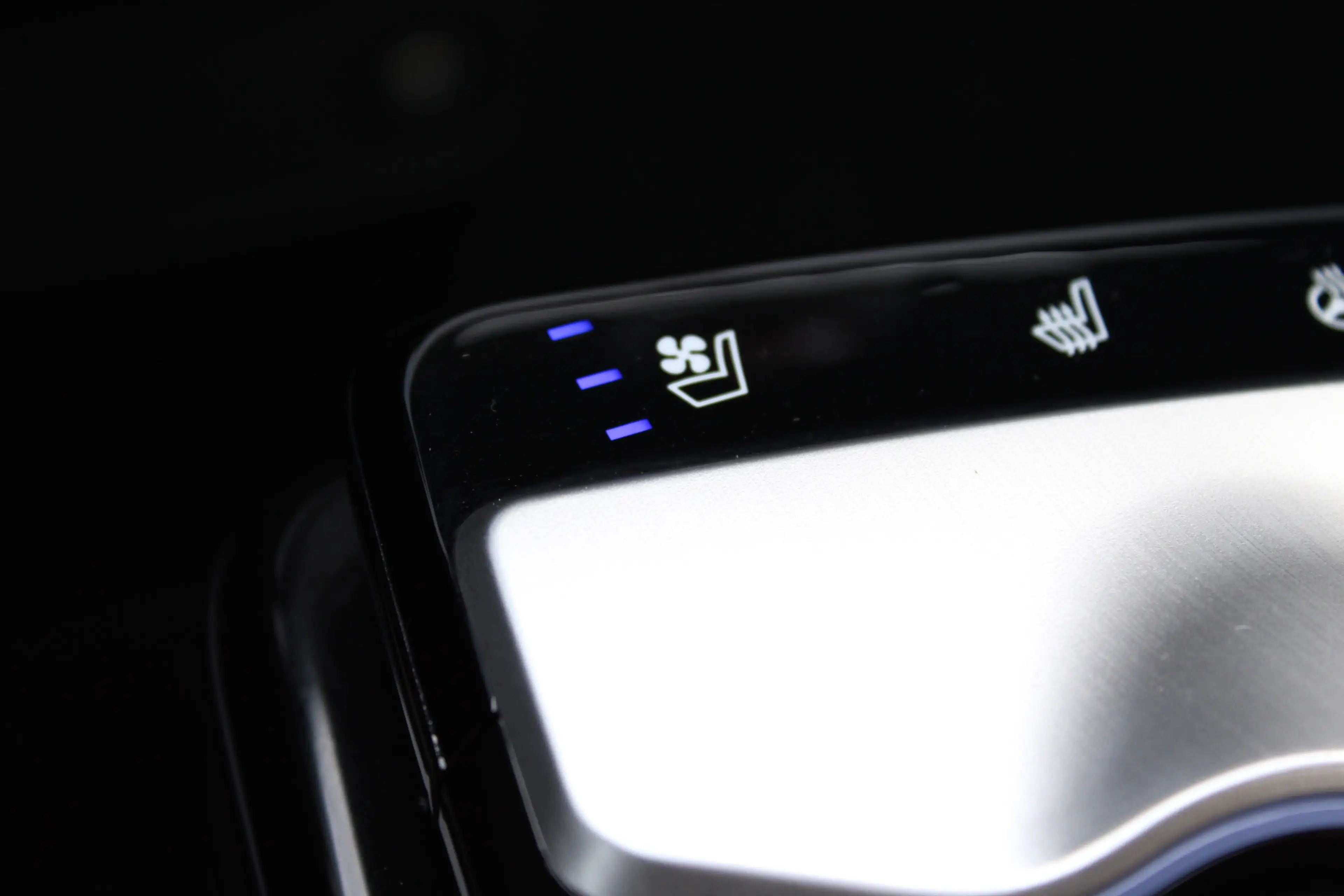 Kia EV6 Plus 77.4 kWh EARTH SOh 93.1% PANO LEER NAVI 66000 — photo 14
