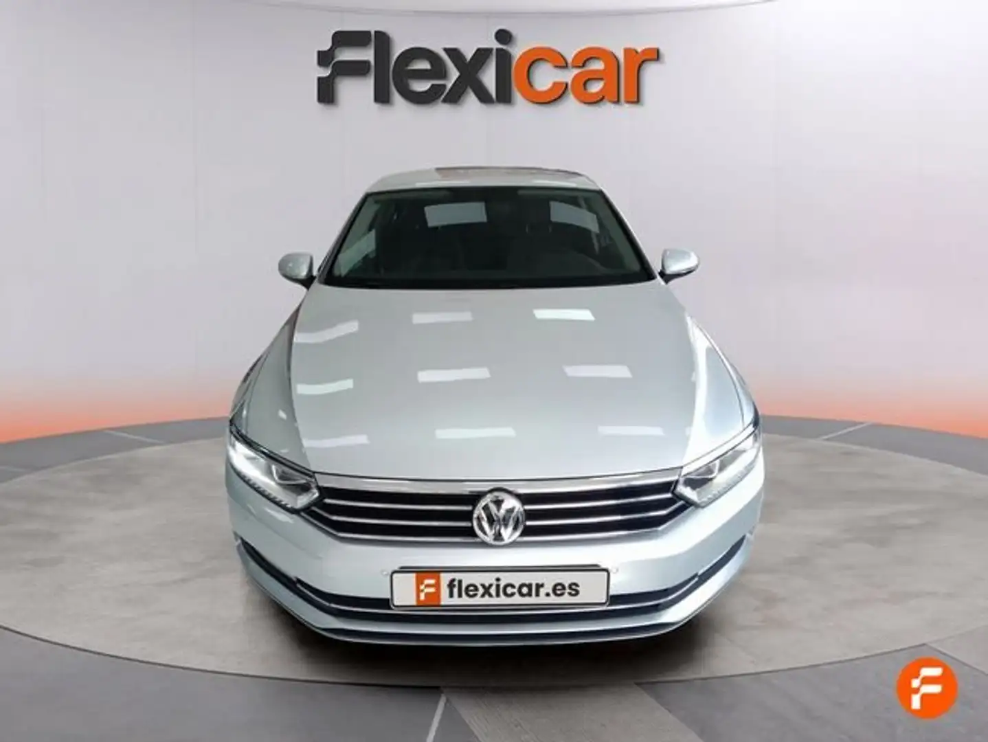 Volkswagen Passat 2.0TDI Advance DSG6 110kW Gris - 2