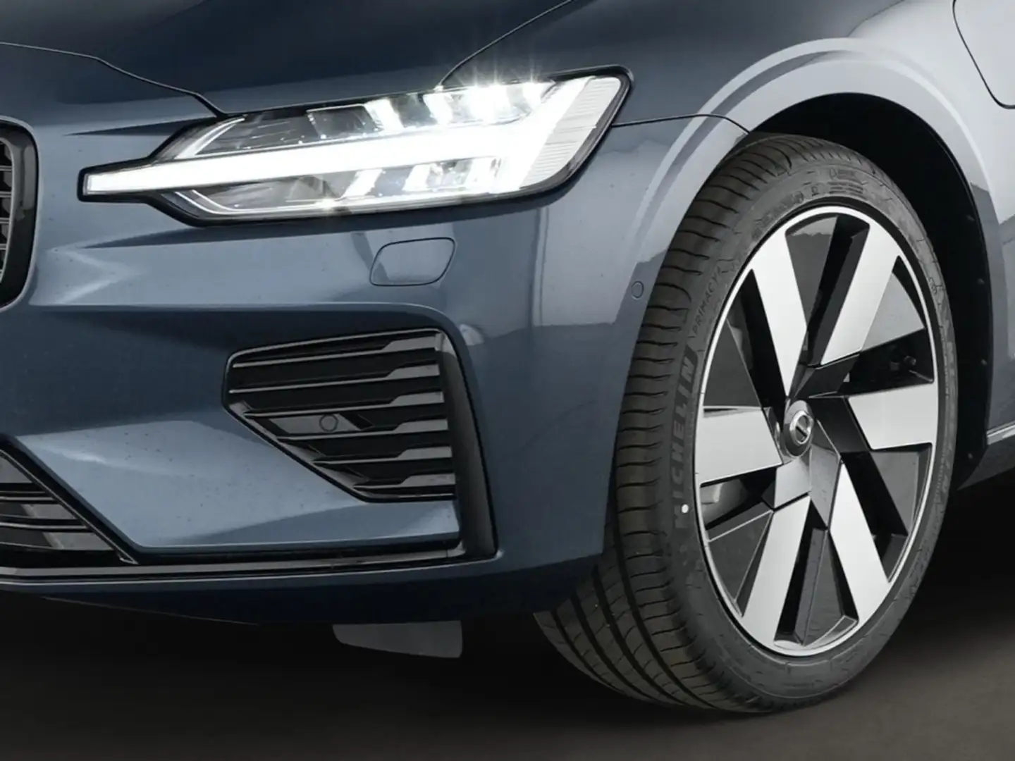 Volvo V60 T8 Plus Dark Plug-In Hybrid AWD EU6e Panoramadach Blau - 2