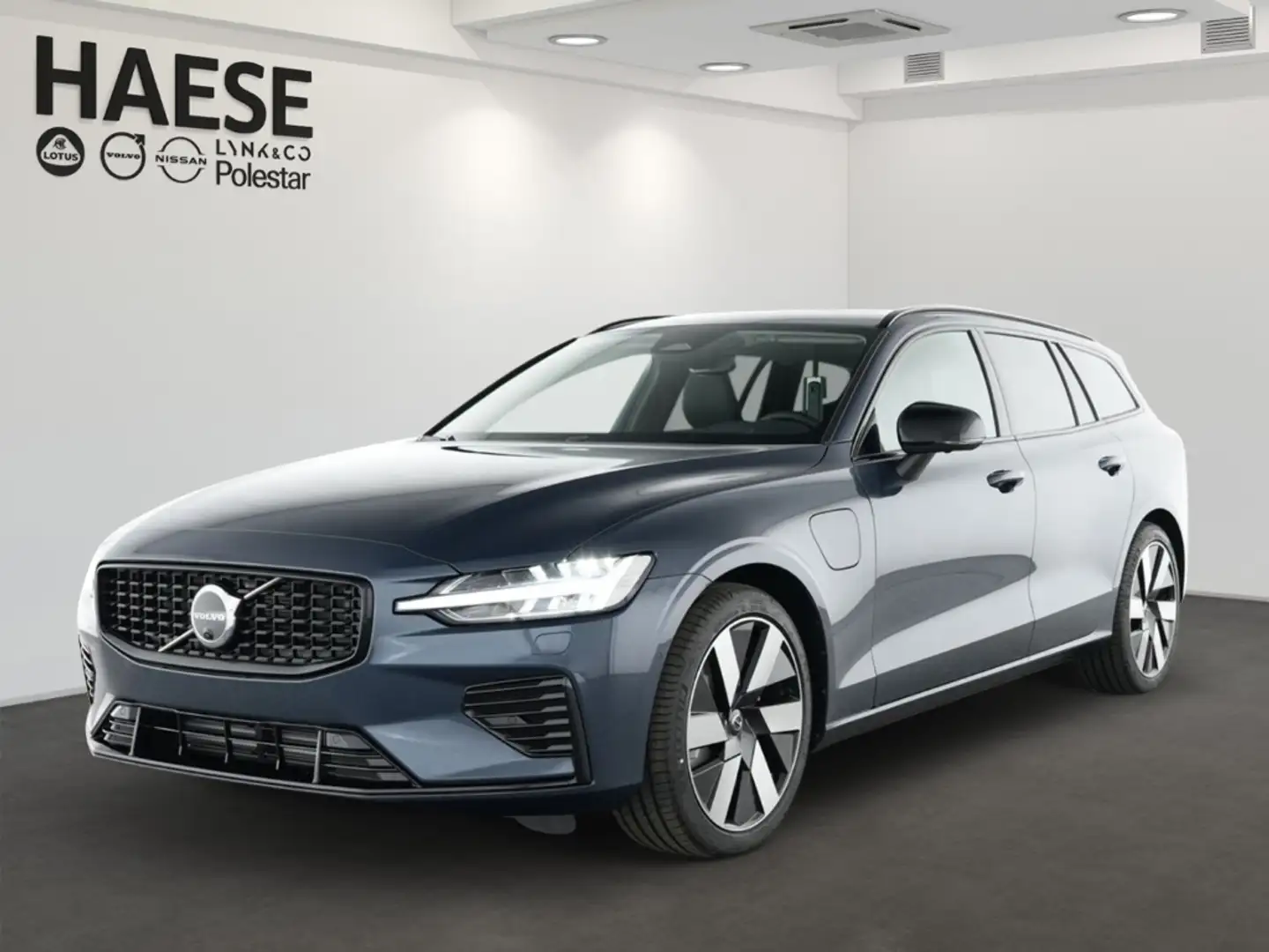 Volvo V60 T8 Plus Dark Plug-In Hybrid AWD EU6e Panoramadach Blau - 1