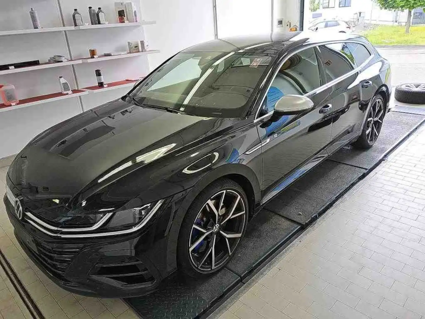 Volkswagen Arteon R 2.0 TSI SB 4MOTION*SPORTSITZE*360°* Zwart - 2
