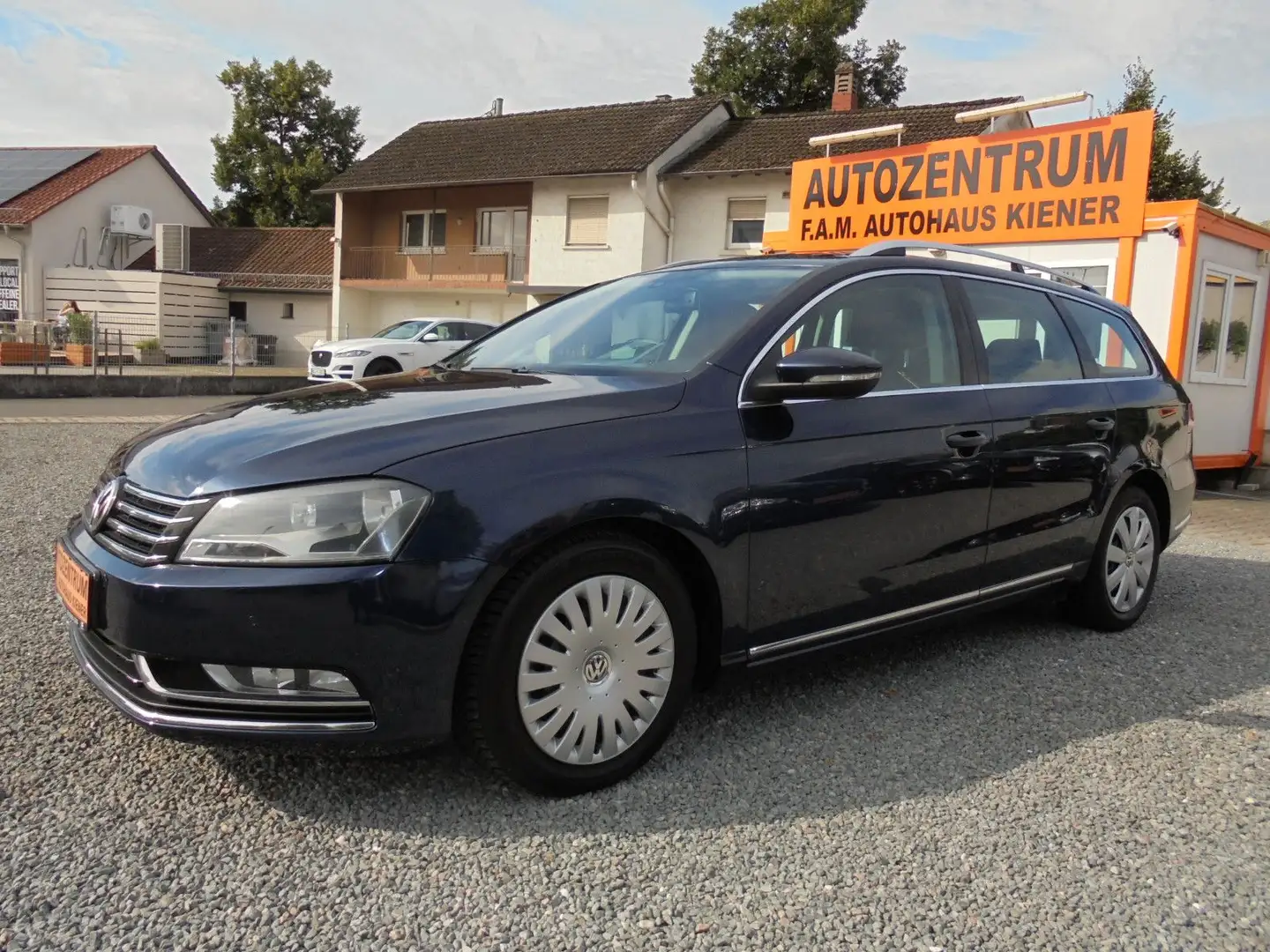 Volkswagen Passat Variant Passat Kombi Klima*Navi*S-Dach*EPH*Sitzh*Bluet* Bleu - 1