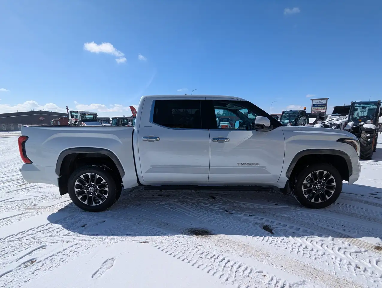 Toyota Tundra снимка Toyota Tundra