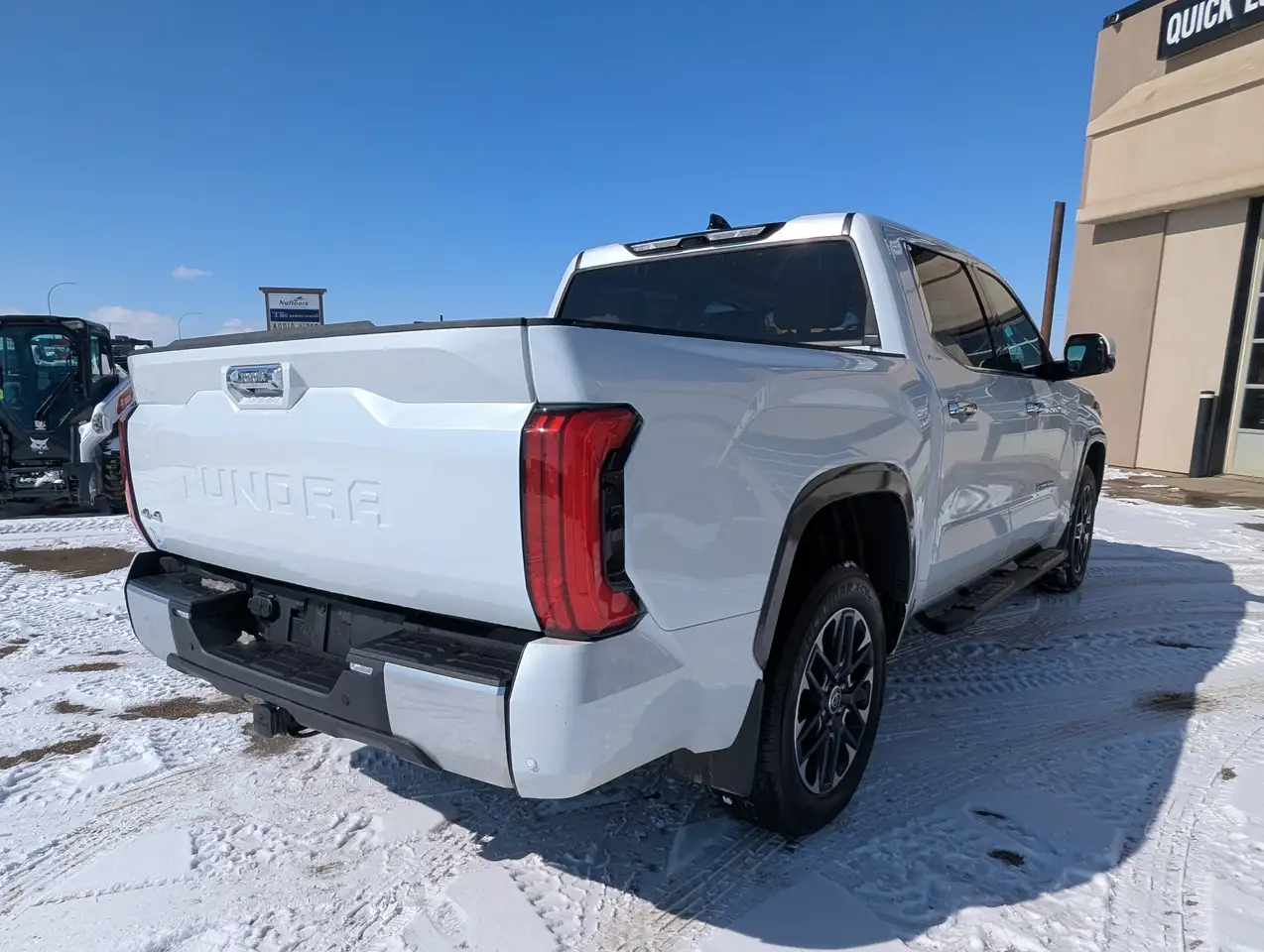 Toyota Tundra снимка Toyota Tundra