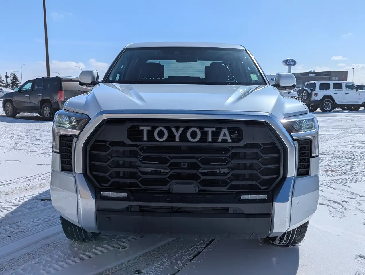 Toyota Tundra снимка Toyota Tundra
