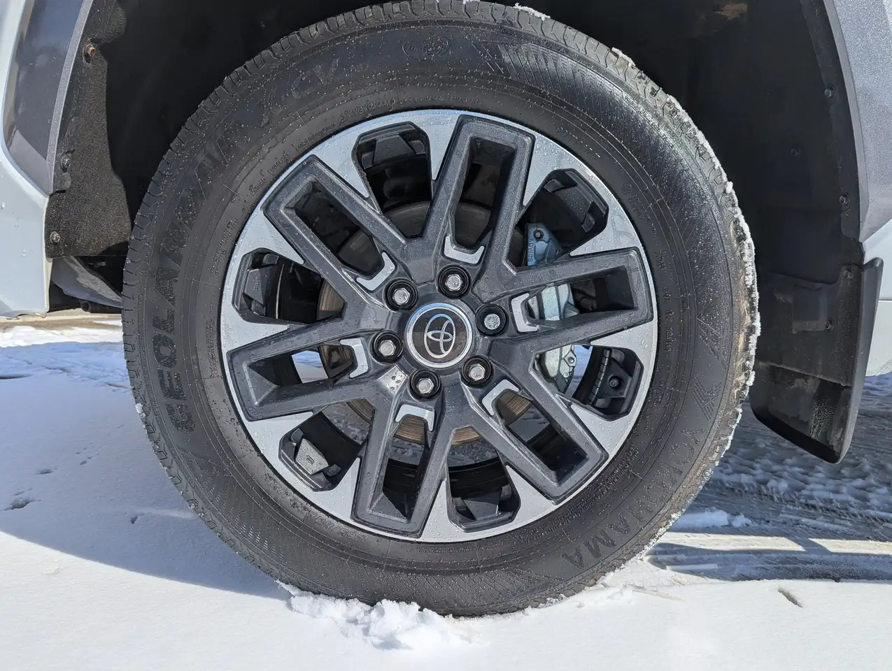 Toyota Tundra снимка Toyota Tundra