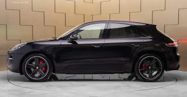 Porsche Macan view 4