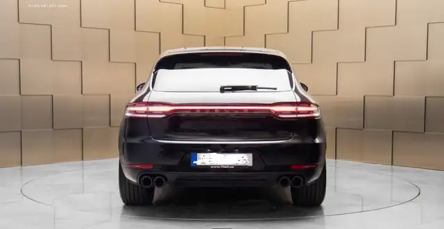 Porsche Macan view 8