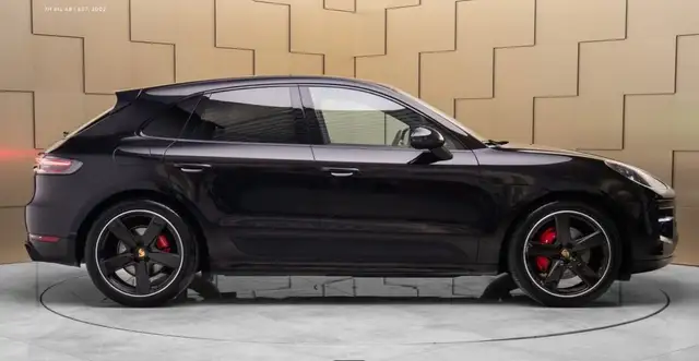 Porsche Macan view 10