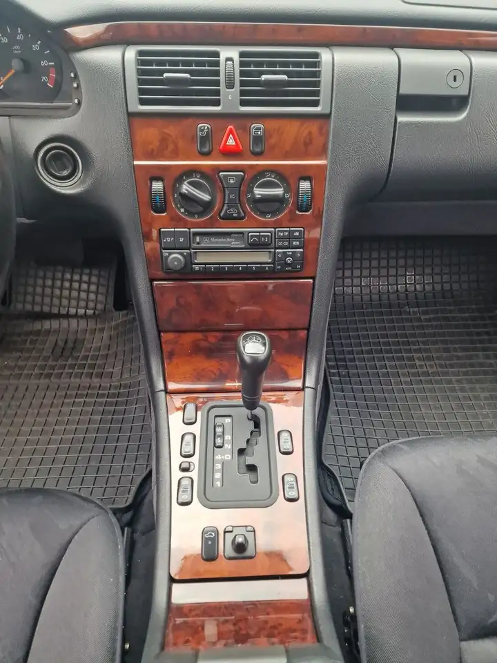 Mercedes-Benz E 240, foto 3