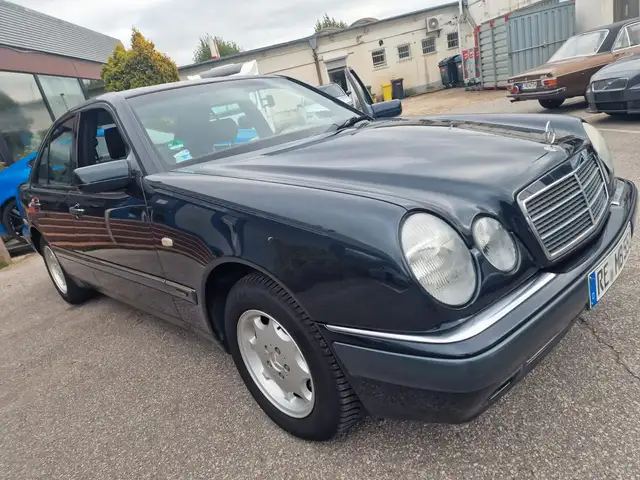 Mercedes-Benz E 240