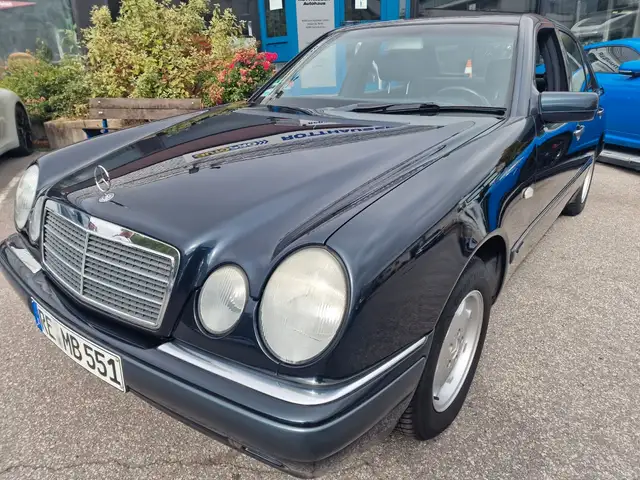 Mercedes-Benz E 240