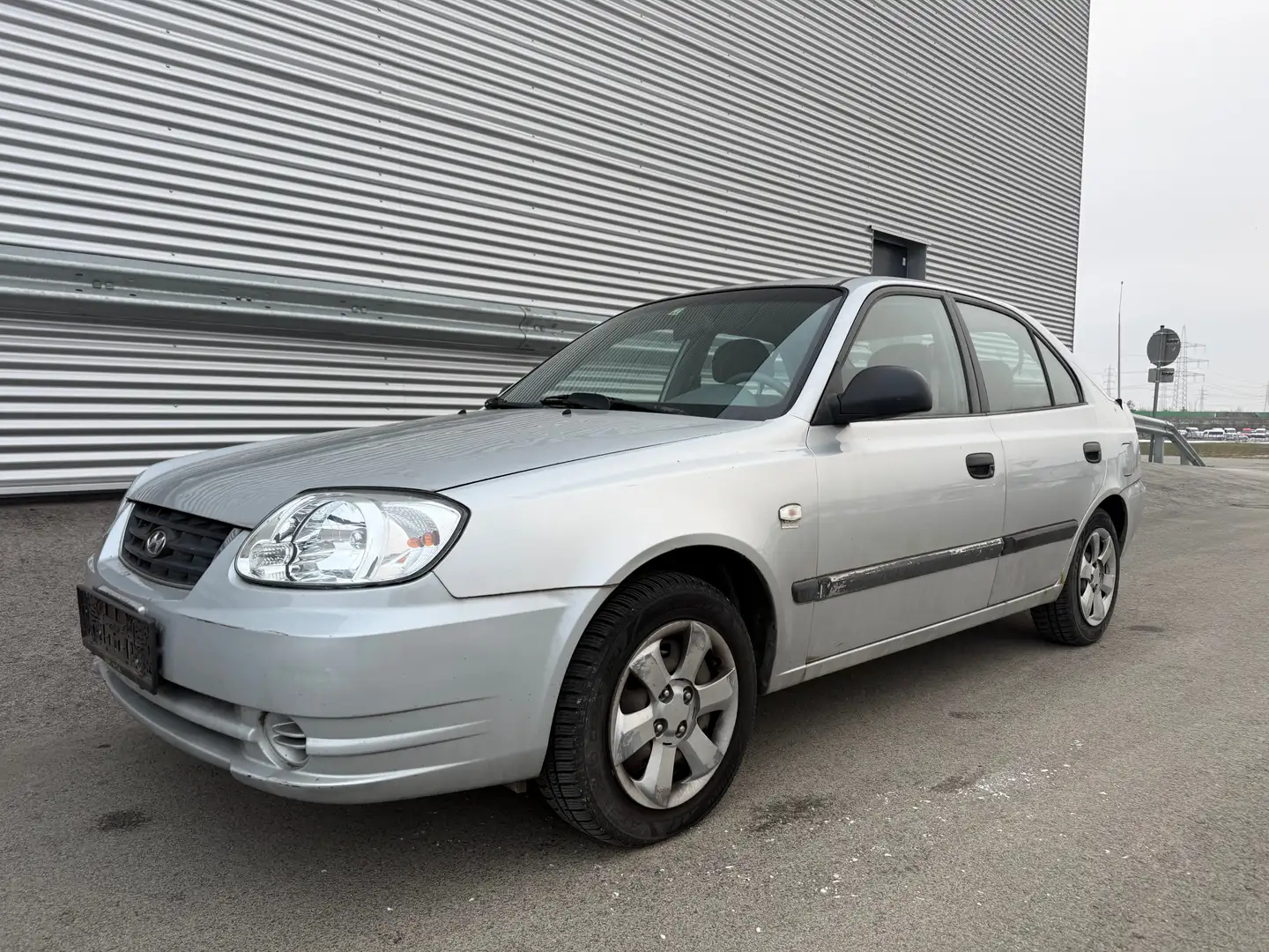 Hyundai ACCENT 1,3 Flair Cool ID:63 Silber - 2