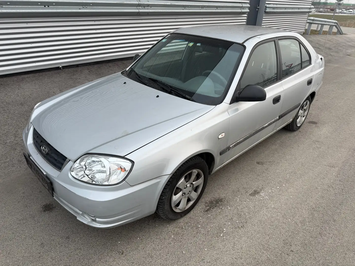 Hyundai ACCENT 1,3 Flair Cool ID:63 Silber - 1