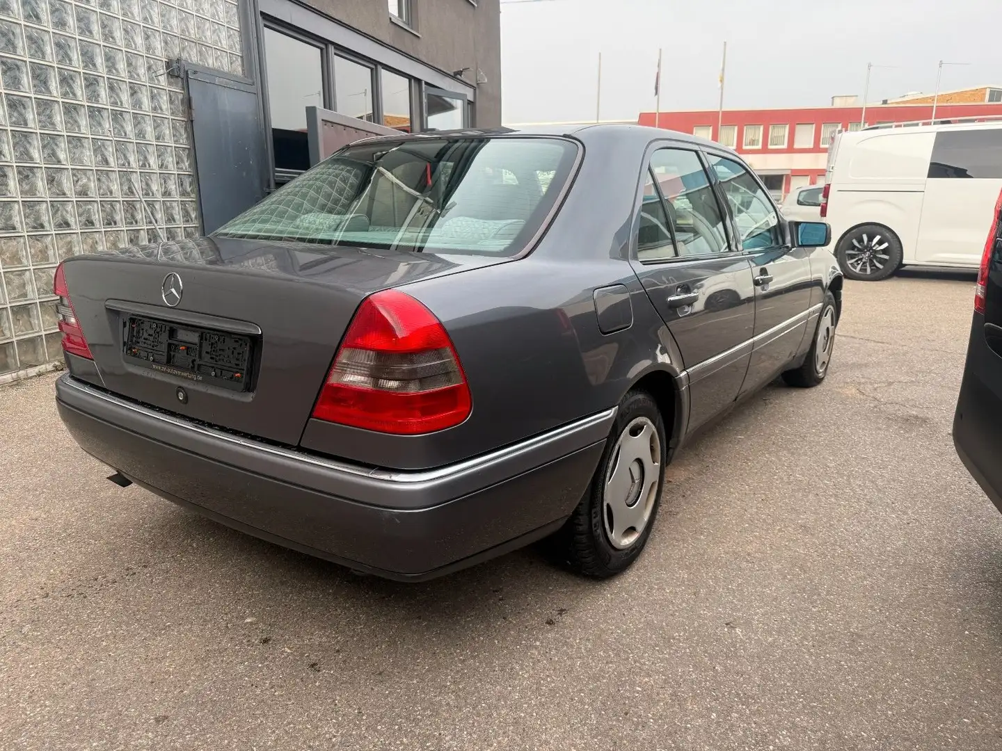 Mercedes-Benz C 180 HU & AU Service neu * Grau - 2